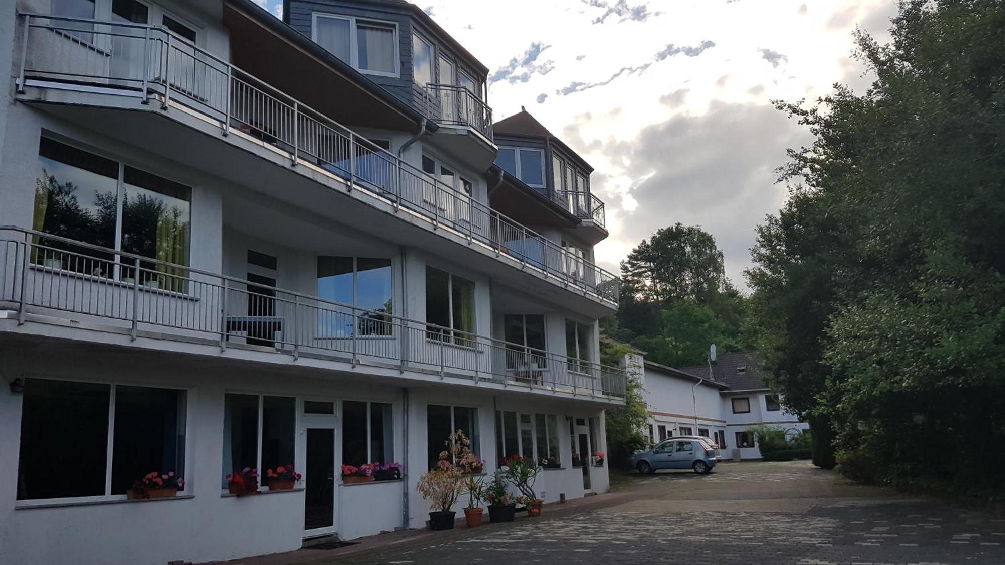 Hotel Zur Engelsburg Hausen-Wied Exterior photo
